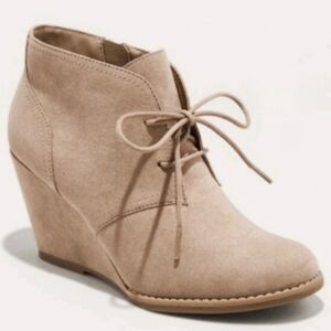 5/$15 Universal Thread Taupe Seude Lace Up Wedge Ankle Booties
